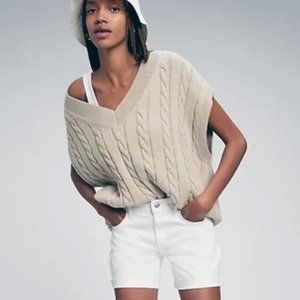 🌸4/$50🌸 NWOT Gap 5" Mid Rise Denim Shorts with Washwell